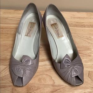 Vintage heels in purlply gray